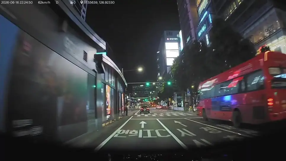 어제자 홍대 무단횡단 사고