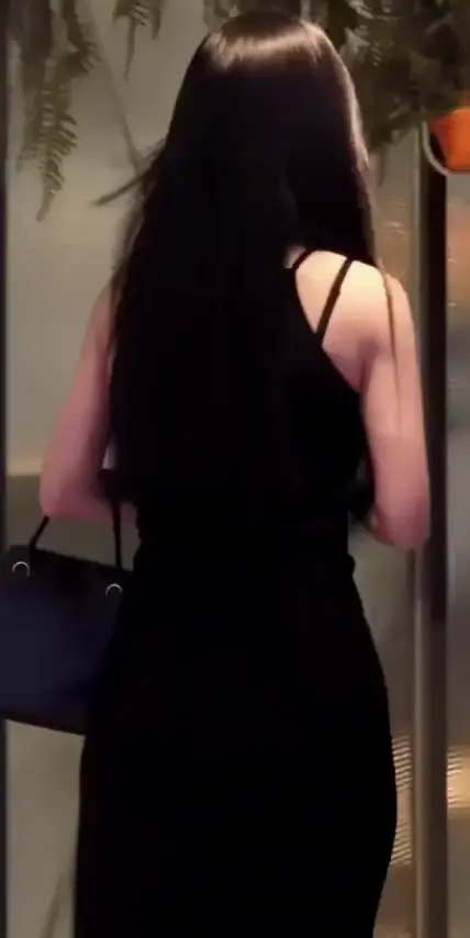 카리나 롱원피스 뒤태