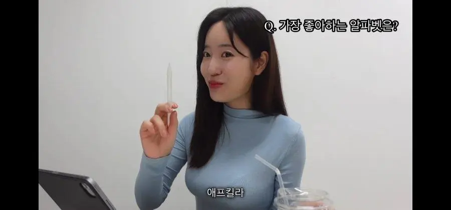 비키니 공개한 F컵 유튜버